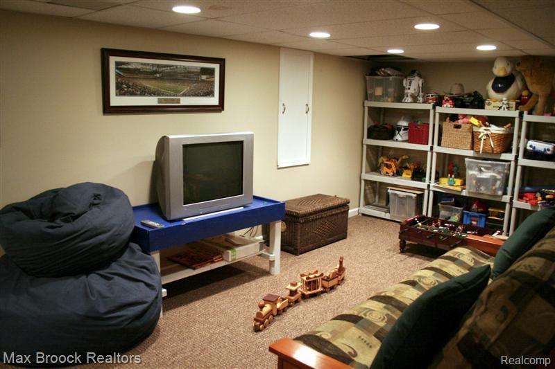 24 Hanover Road Pleasant Ridge, MI 48069 - Photo 21 of 25 Convenient Finished Basement