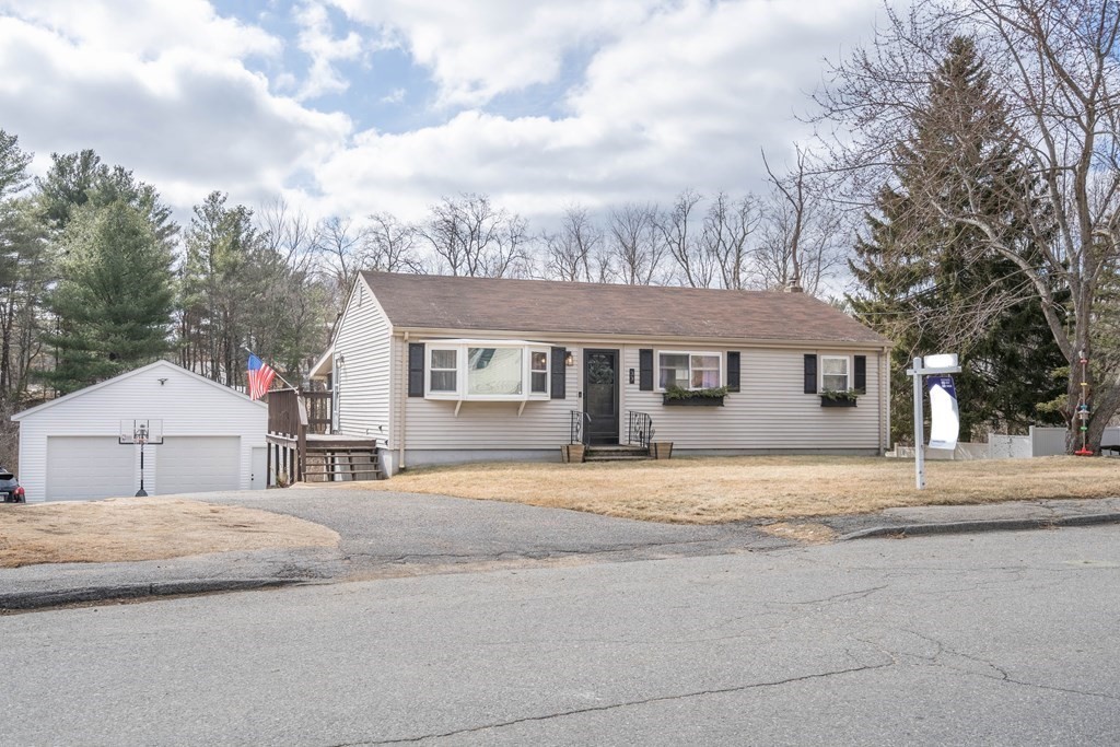 33 Old Farm Road Spencer, MA 01562 - Photo 2 of 38 Gallery Image 2