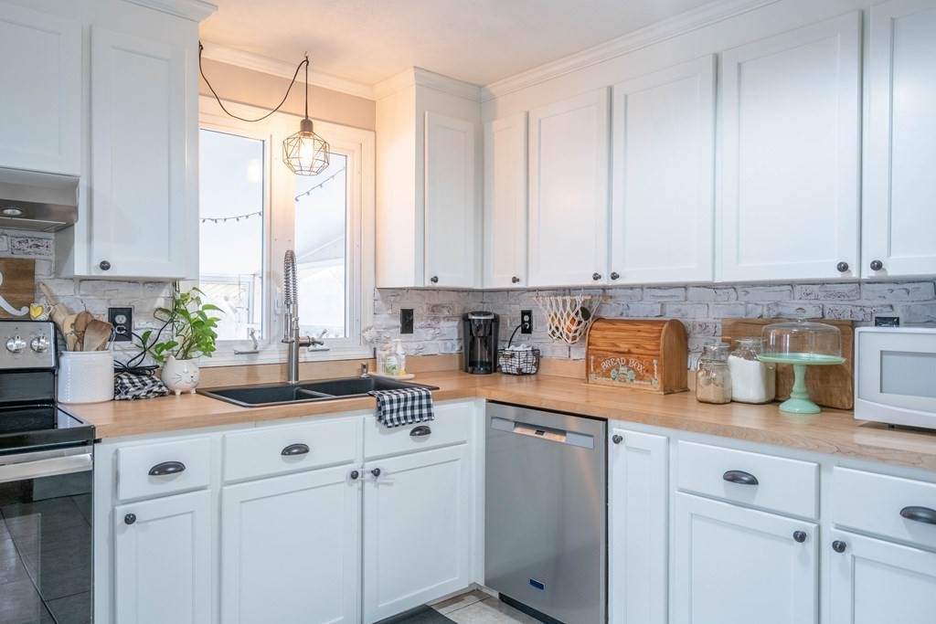 33 Old Farm Road Spencer, MA 01562 - Photo 9 of 38 Gallery Image 9