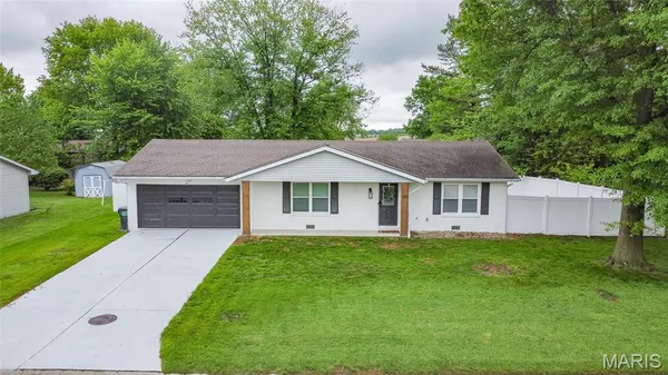 $219,000 | 510 Country Meadow Lane, Belleville, IL 62221
