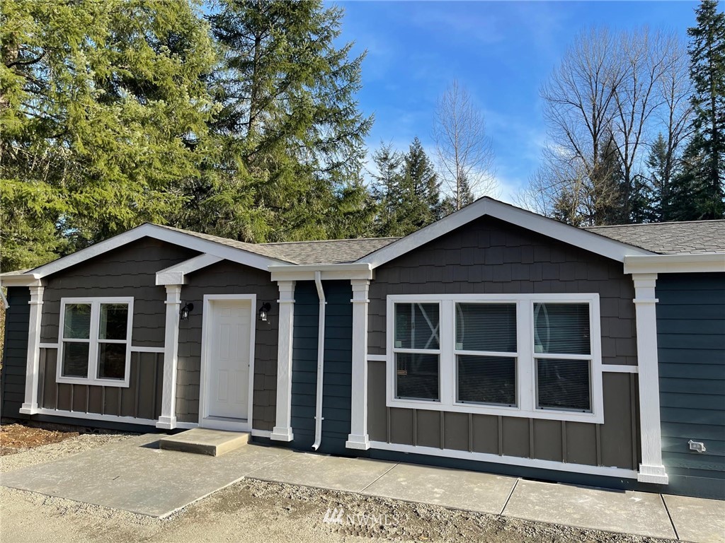 813 Tipsoo Loop South Rainier, WA 98576 - Photo 2 of 37