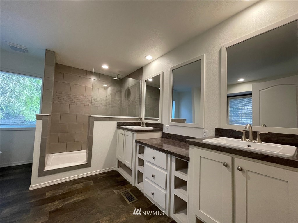 813 Tipsoo Loop South Rainier, WA 98576 - Photo 15 of 37