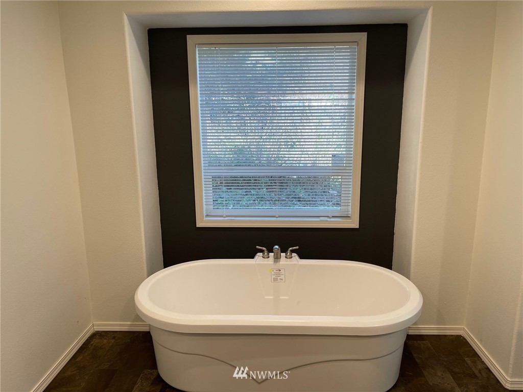 813 Tipsoo Loop South Rainier, WA 98576 - Photo 16 of 37