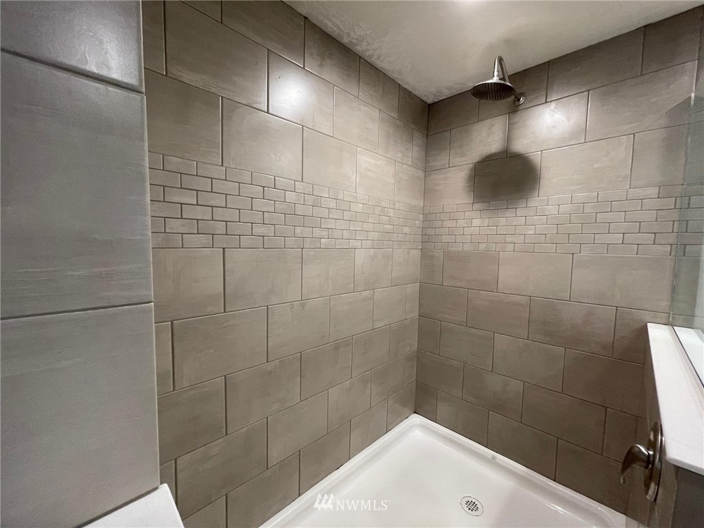 813 Tipsoo Loop South Rainier, WA 98576 - Photo 18 of 37