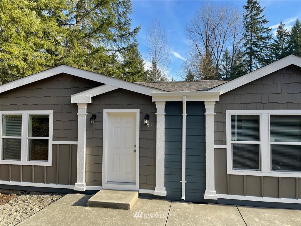 813 Tipsoo Loop South Rainier, WA 98576 - Photo 3 of 37