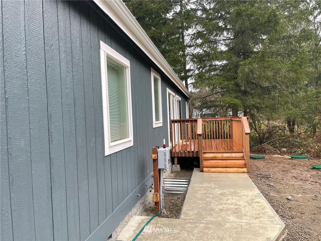 813 Tipsoo Loop South Rainier, WA 98576 - Photo 27 of 37