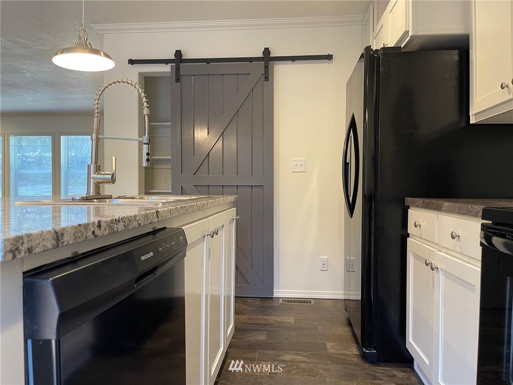 813 Tipsoo Loop South Rainier, WA 98576 - Photo 8 of 37
