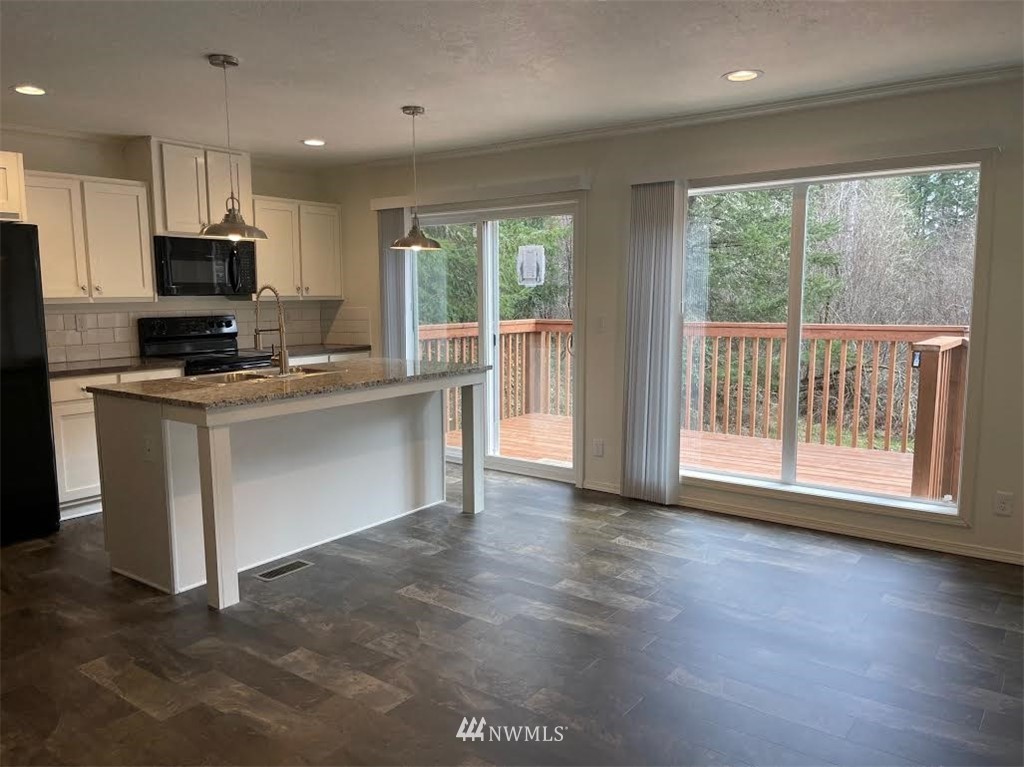 813 Tipsoo Loop South Rainier, WA 98576 - Photo 9 of 37