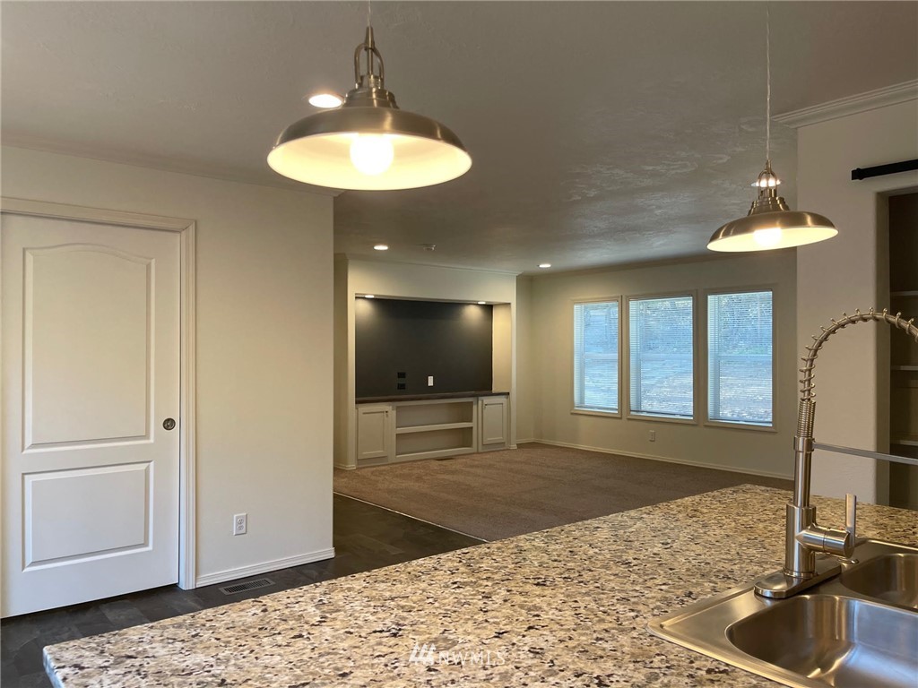 813 Tipsoo Loop South Rainier, WA 98576 - Photo 10 of 37