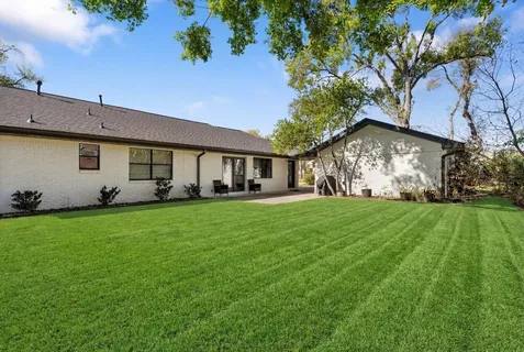 a view of house with backyard