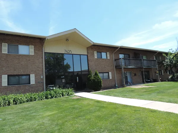 $1,850 | 7425 Brookdale Drive, Unit 2202, Darien, IL 60561