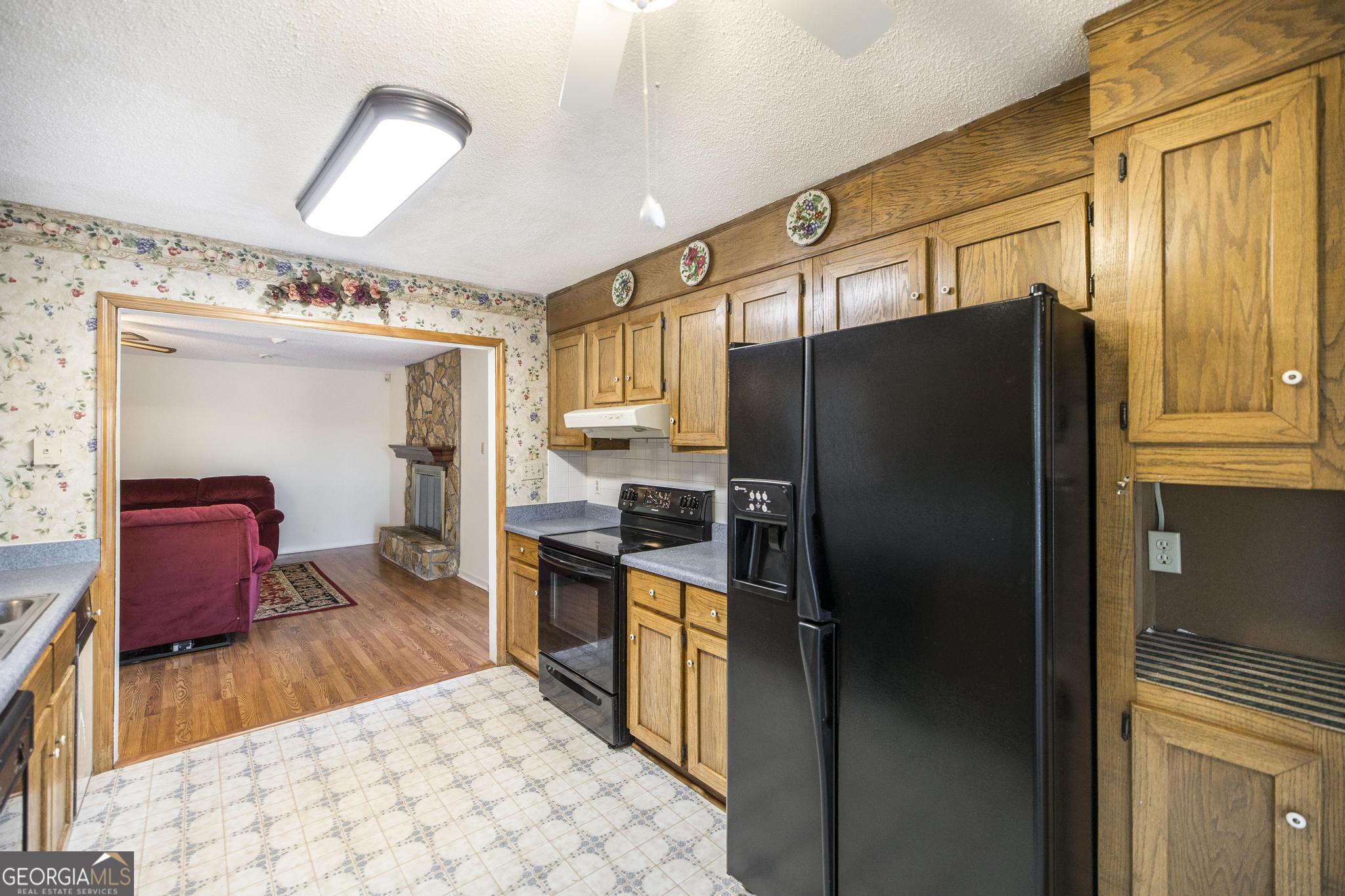 240 Mossland Drive Perry, GA 31069 - Photo 21 of 36 a kitchen with stainless steel appliances granite countertop a refrigerator and a stove