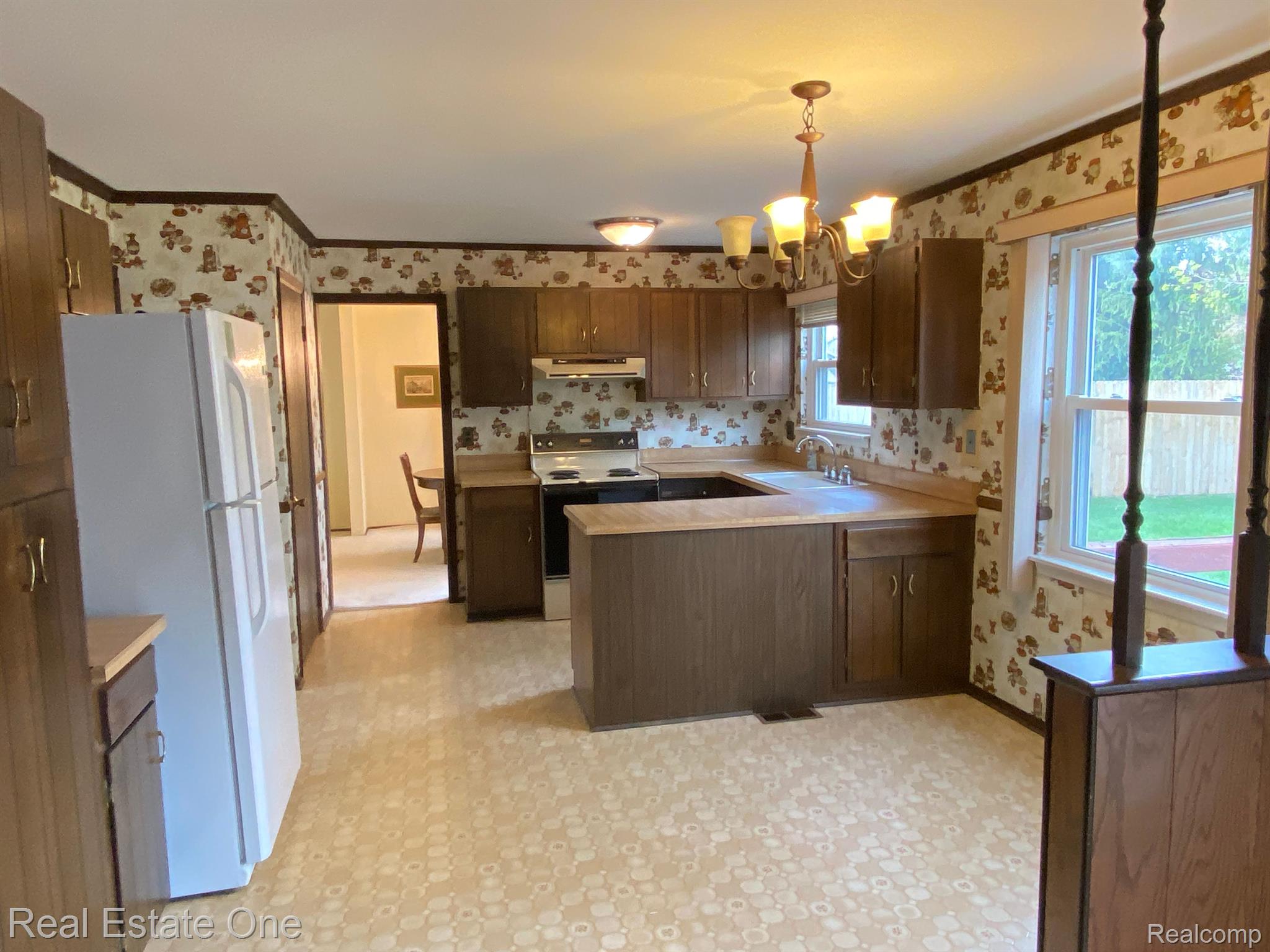 24301 Kings Pointe Novi, MI 48375 - Photo 5 of 31 Gallery Image 5