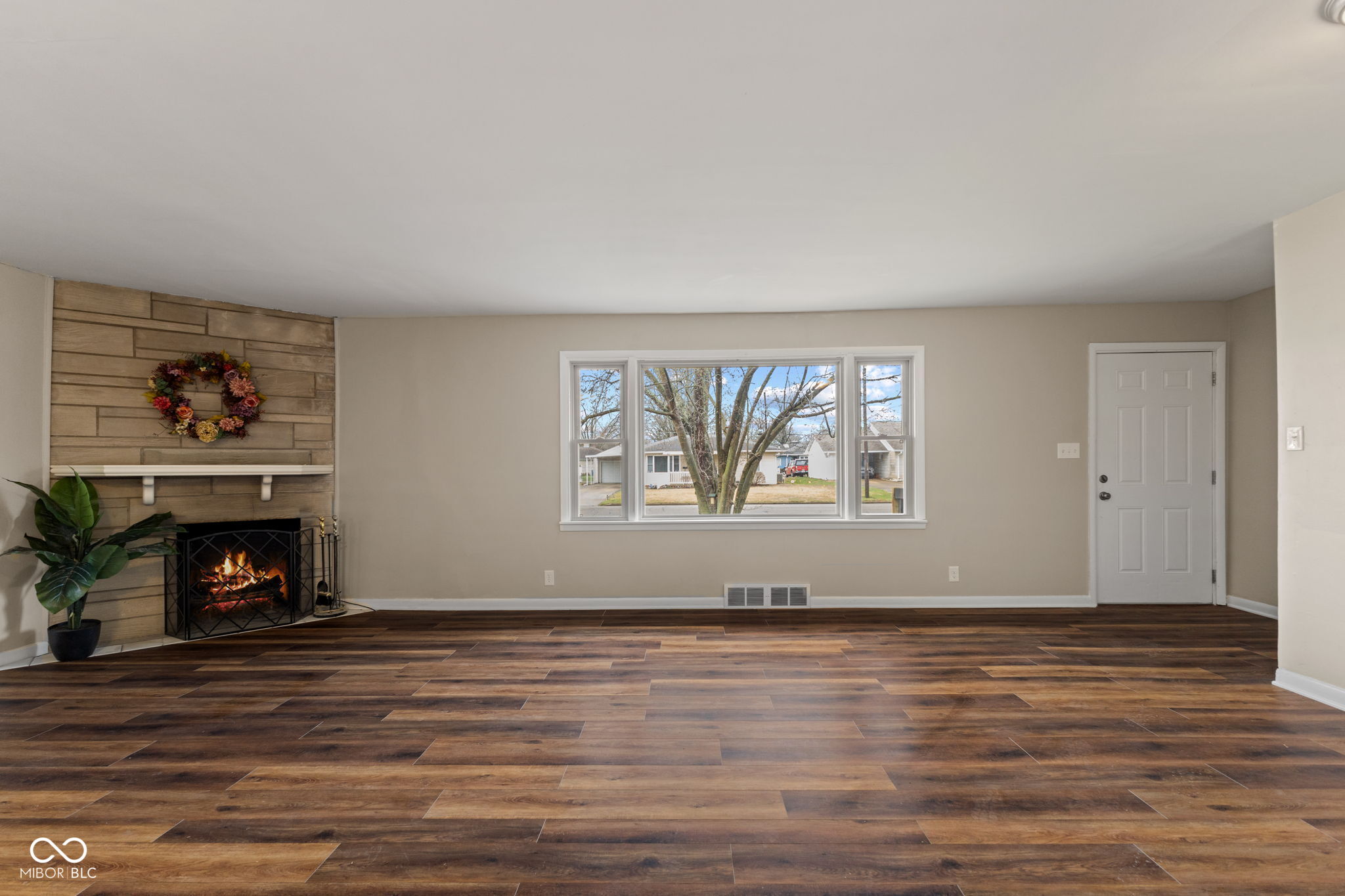 2545 Franklin Street Columbus, IN 47201 - Photo 5 of 51