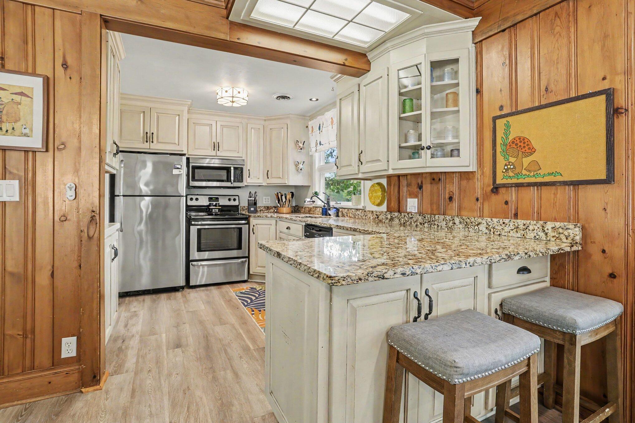 11628 Lake Chapin Road Berrien Springs, MI 49103 - Photo 4 of 29 011_file_3042