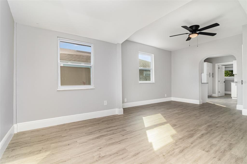 4242 Raleigh Street Orlando, FL 32811 - Photo 4 of 32