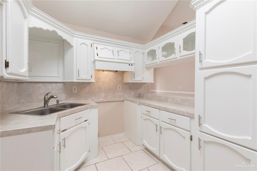 508 Patricia Street Mission, TX 78572 - Photo 19 of 24 Kitchen