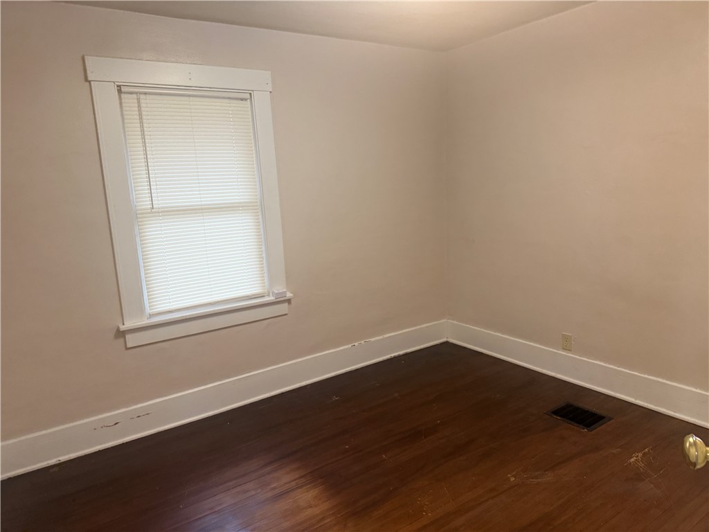 936 East Moore Street Decatur, IL 62521 - Photo 5 of 9