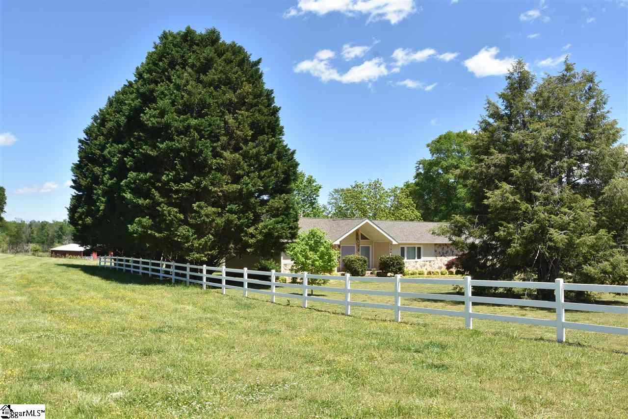 310 Berry Road Taylors, SC 29687 - Photo 5 of 36 Gallery Image 5