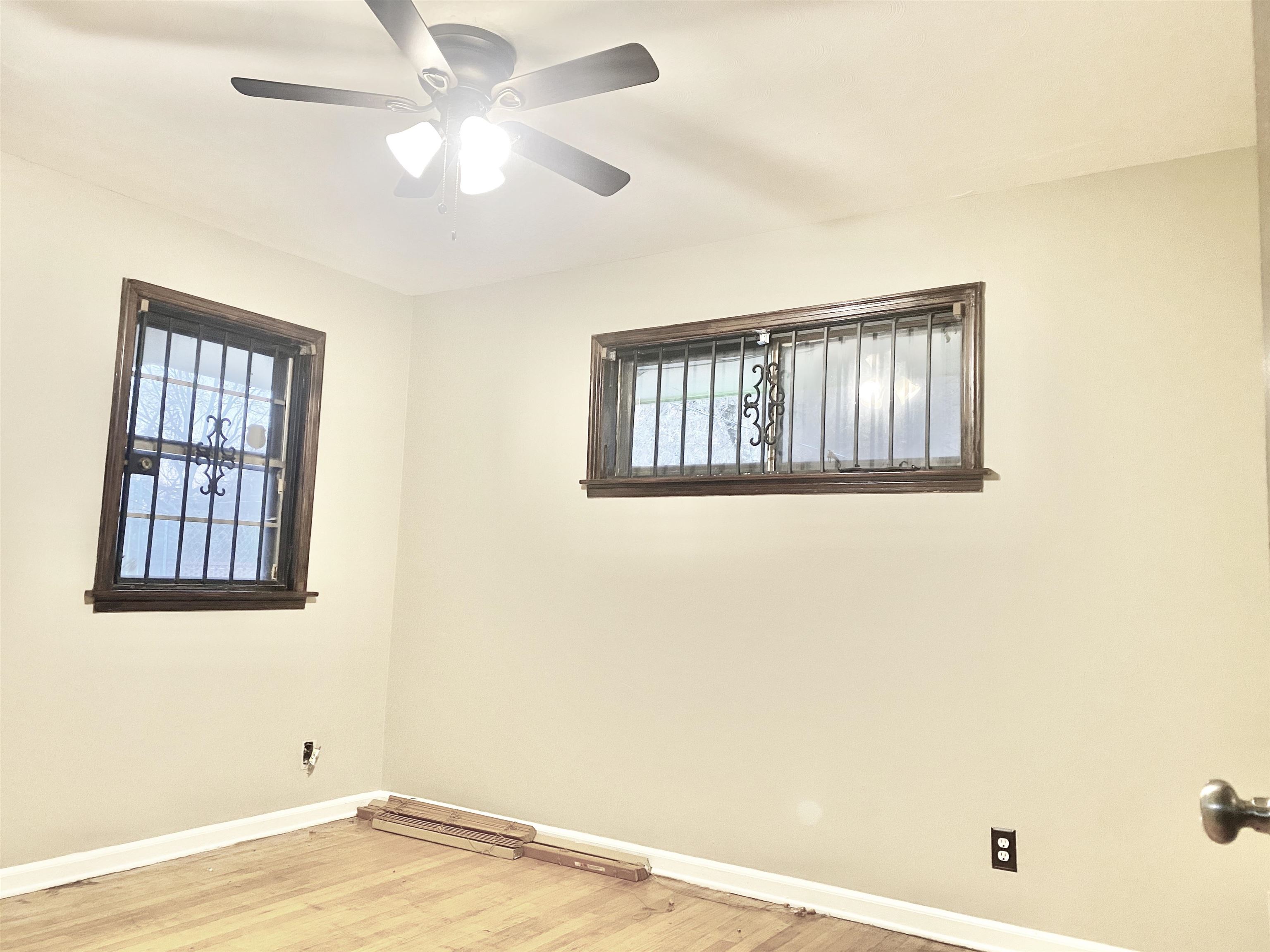 3536 West Horn Lake Road Memphis, TN 38109 - Photo 12 of 12 a view of empty room with windows