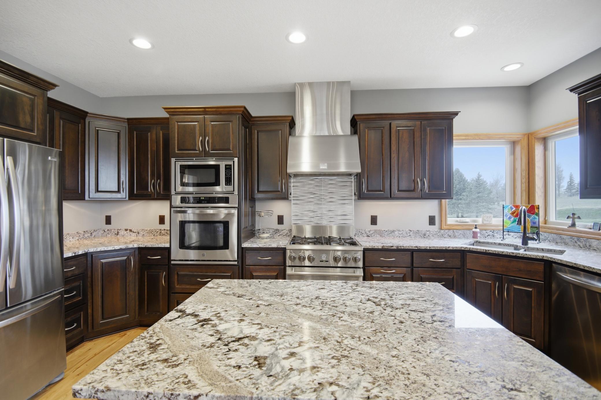 1618 27th Street Northwest Austin, MN 55912 - Photo 8 of 95