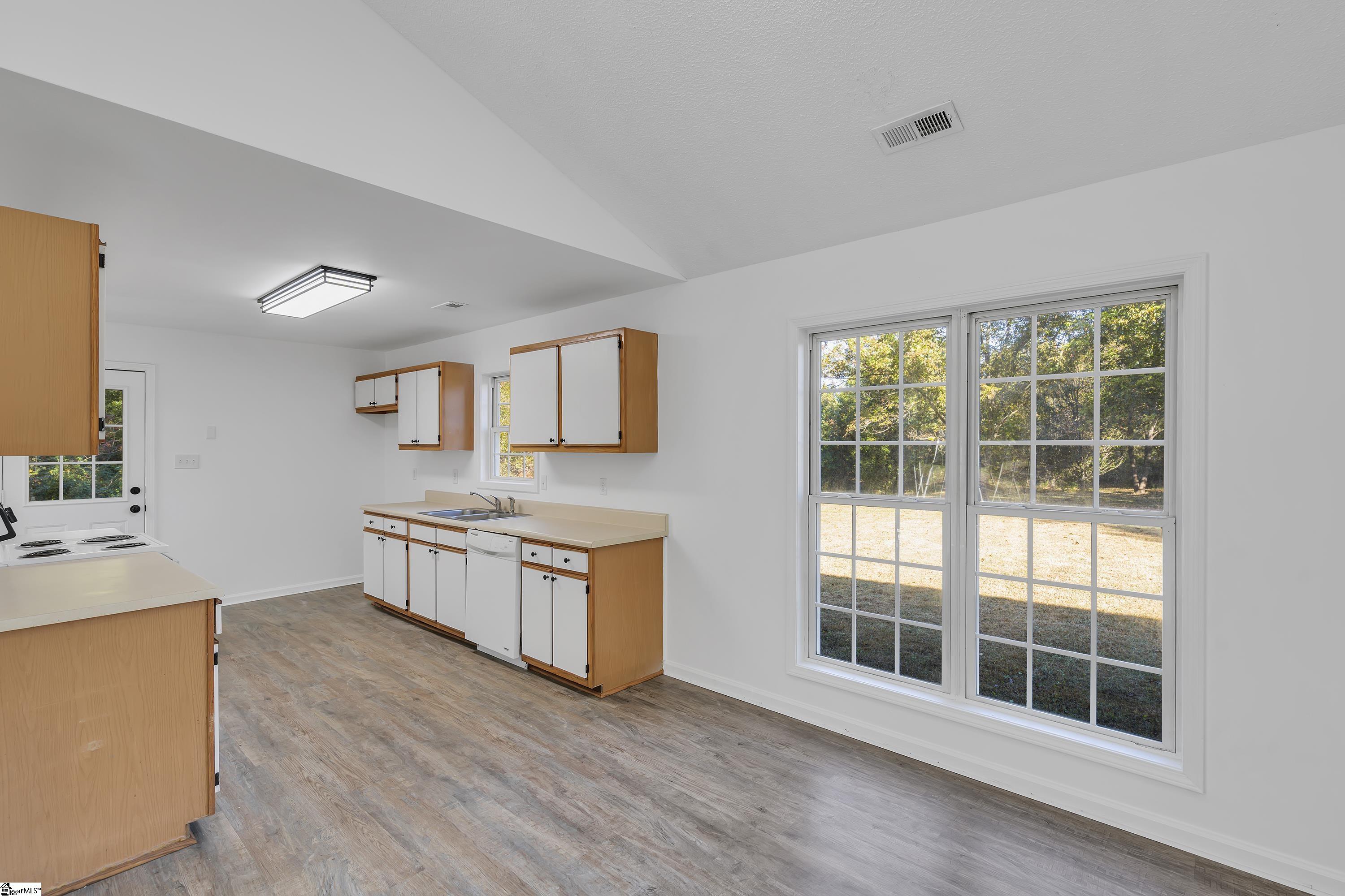 206 Dillard Road Duncan, SC 29334 - Photo 11 of 33