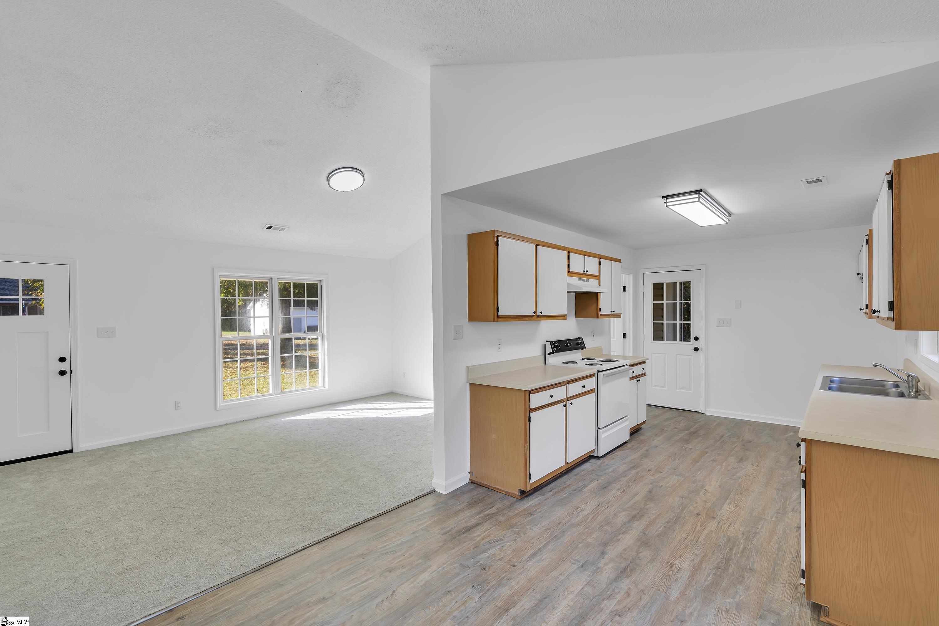 206 Dillard Road Duncan, SC 29334 - Photo 5 of 33