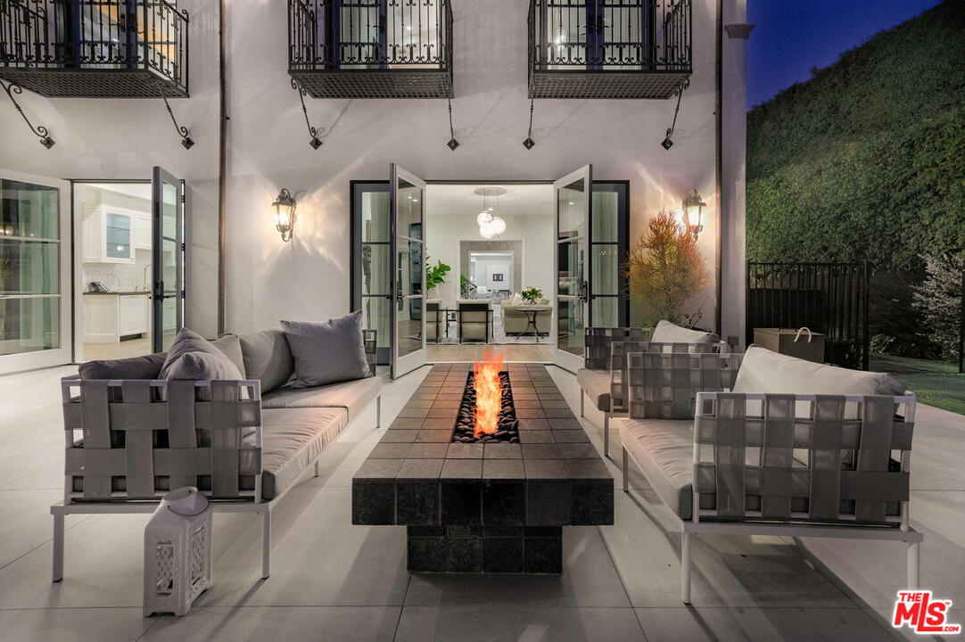 1133 Tower Road Beverly Hills, CA 90210 - Photo 32 of 44