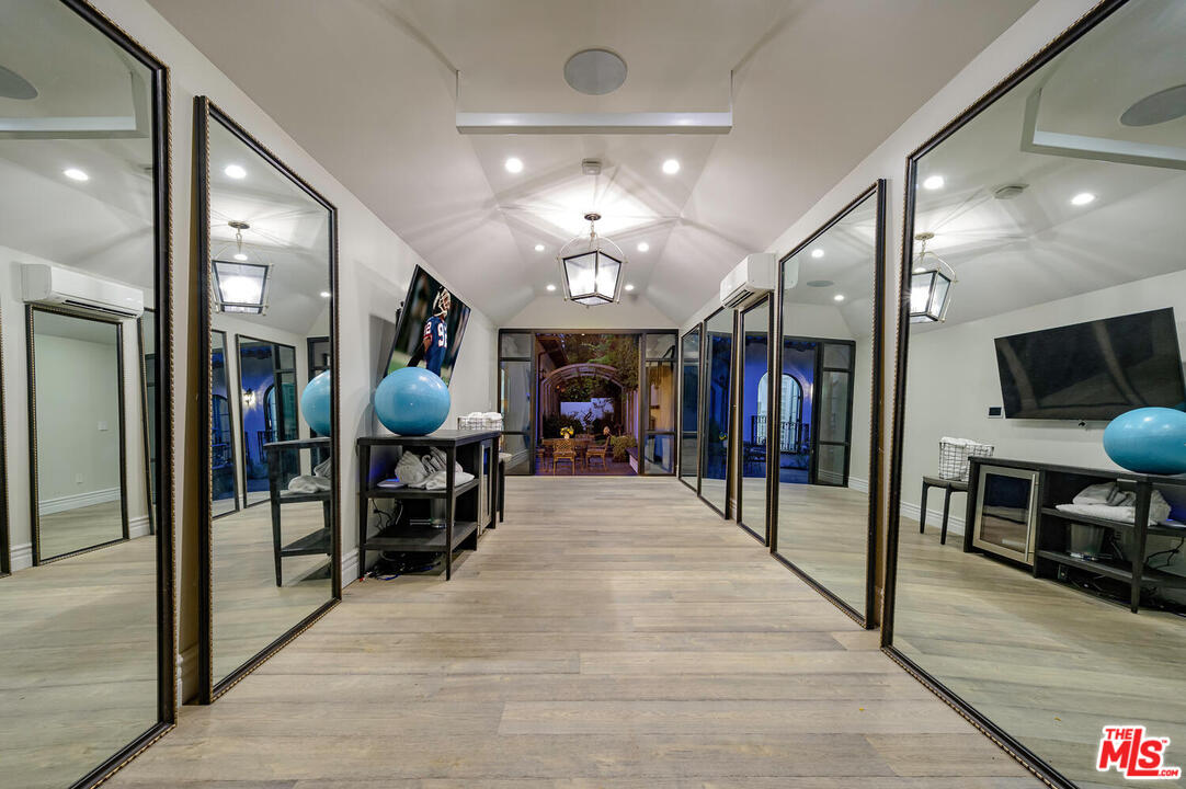 1133 Tower Road Beverly Hills, CA 90210 - Photo 40 of 44