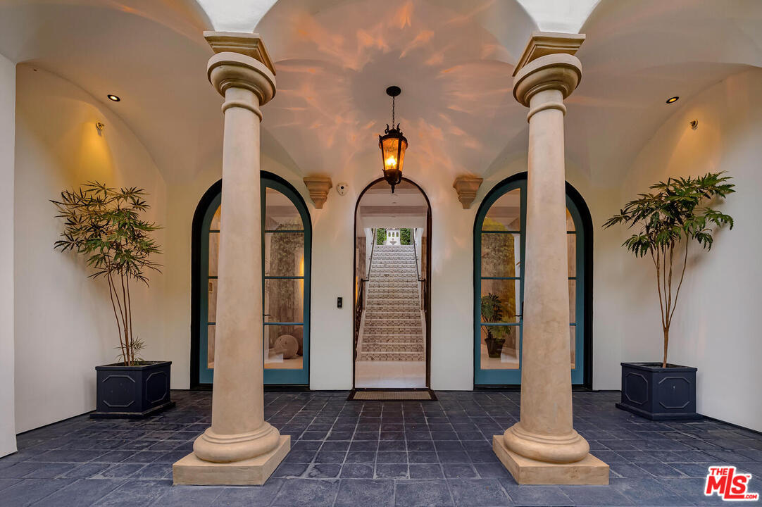 1133 Tower Road Beverly Hills, CA 90210 - Photo 5 of 44