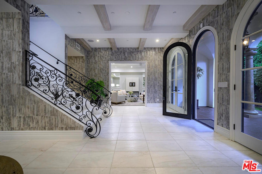 1133 Tower Road Beverly Hills, CA 90210 - Photo 7 of 44