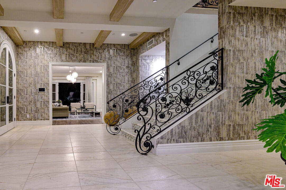 1133 Tower Road Beverly Hills, CA 90210 - Photo 9 of 44