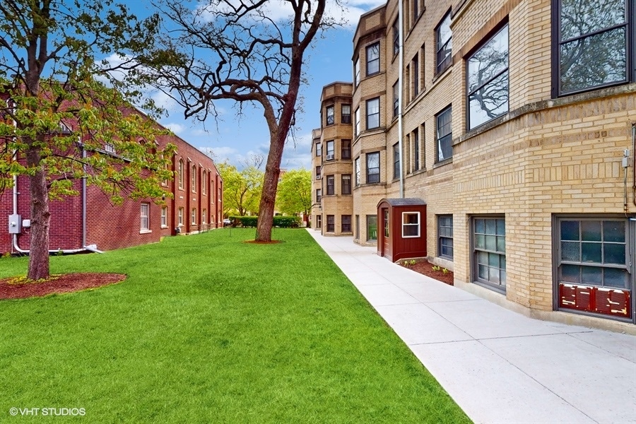 1316 Maple Avenue, Unit F1 Evanston, IL 60201 - Photo 11 of 13 a view of a building with a yard