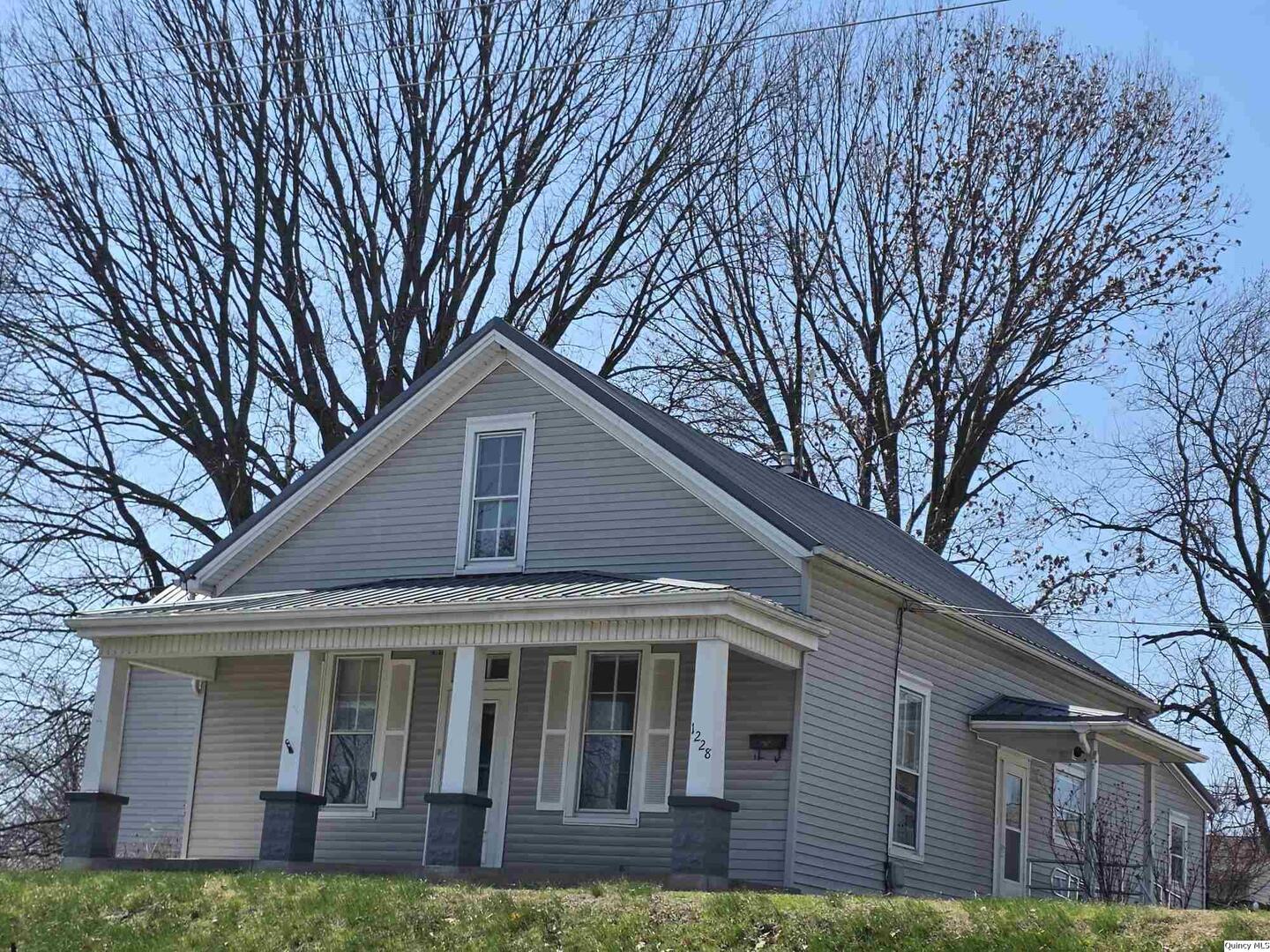 1228 South 12th Street Quincy, IL 62301 - Photo 2 of 18