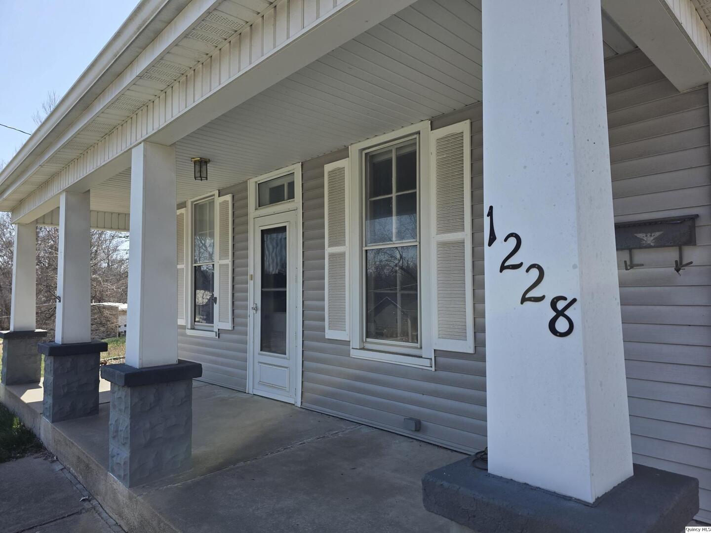 1228 South 12th Street Quincy, IL 62301 - Photo 3 of 18