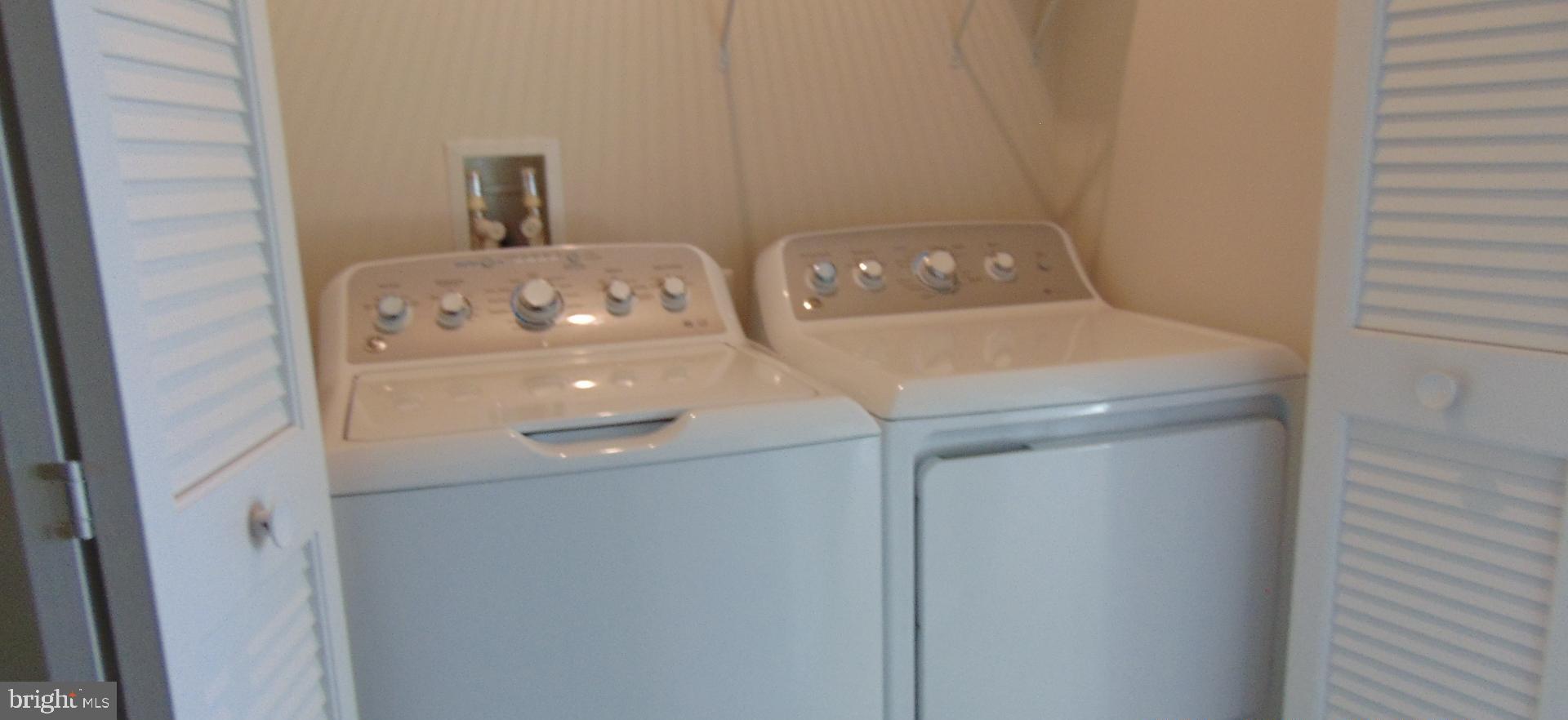 1813 Wind Gate Road Baltimore, MD 21227 - Photo 14 of 40 a utility room with dryer and washer