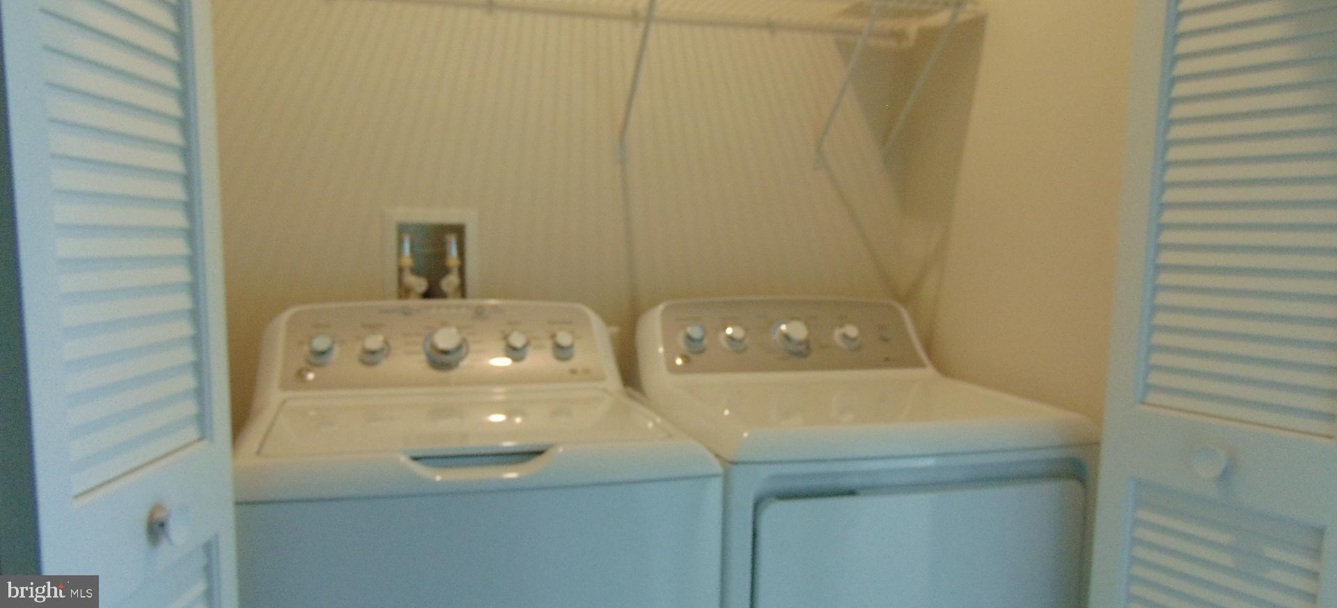 1813 Wind Gate Road Baltimore, MD 21227 - Photo 21 of 40 a bathroom with a sink and mirror