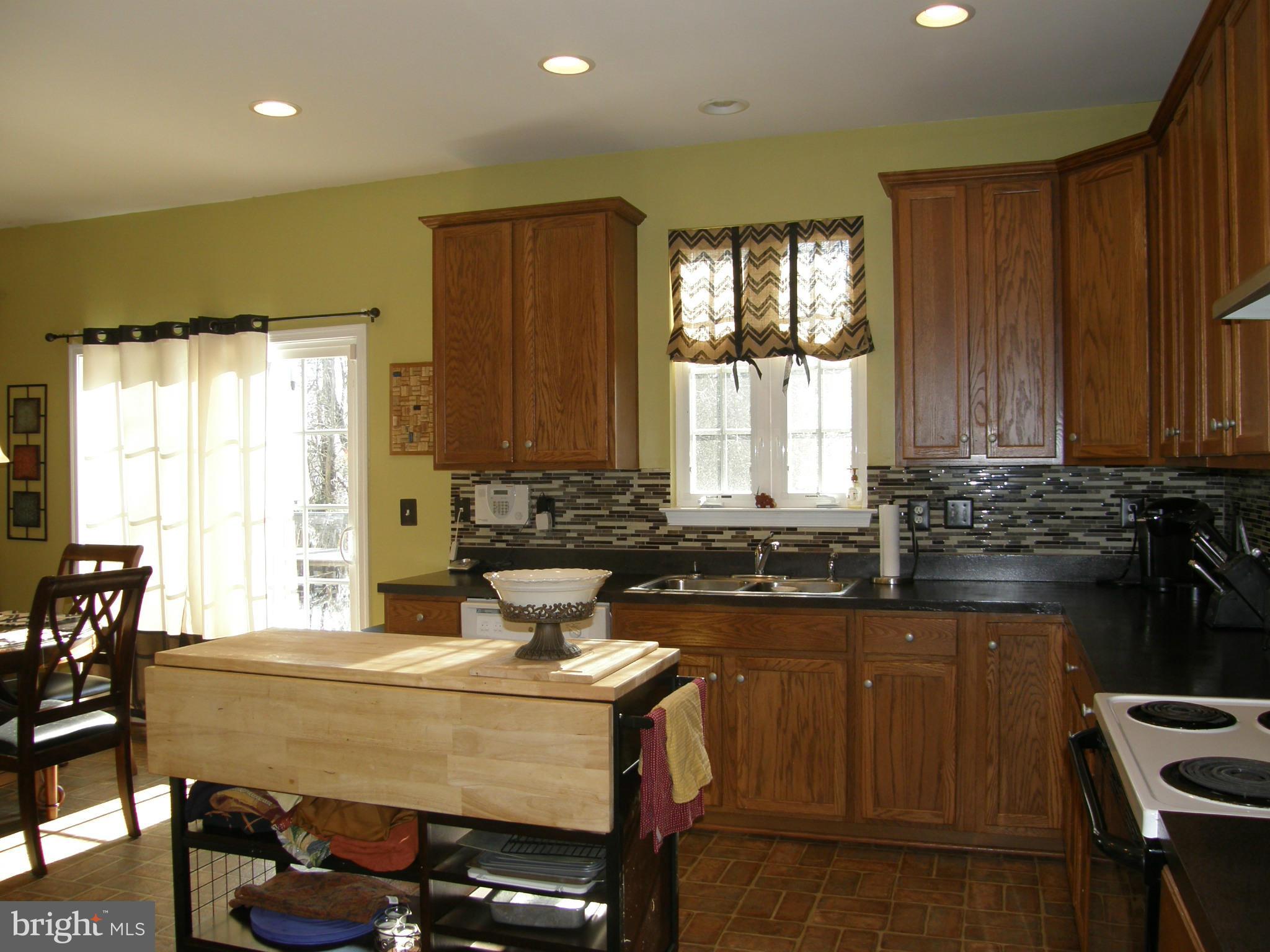 587 Hunters Road Culpeper, VA 22701 - Photo 11 of 30 Kitchen