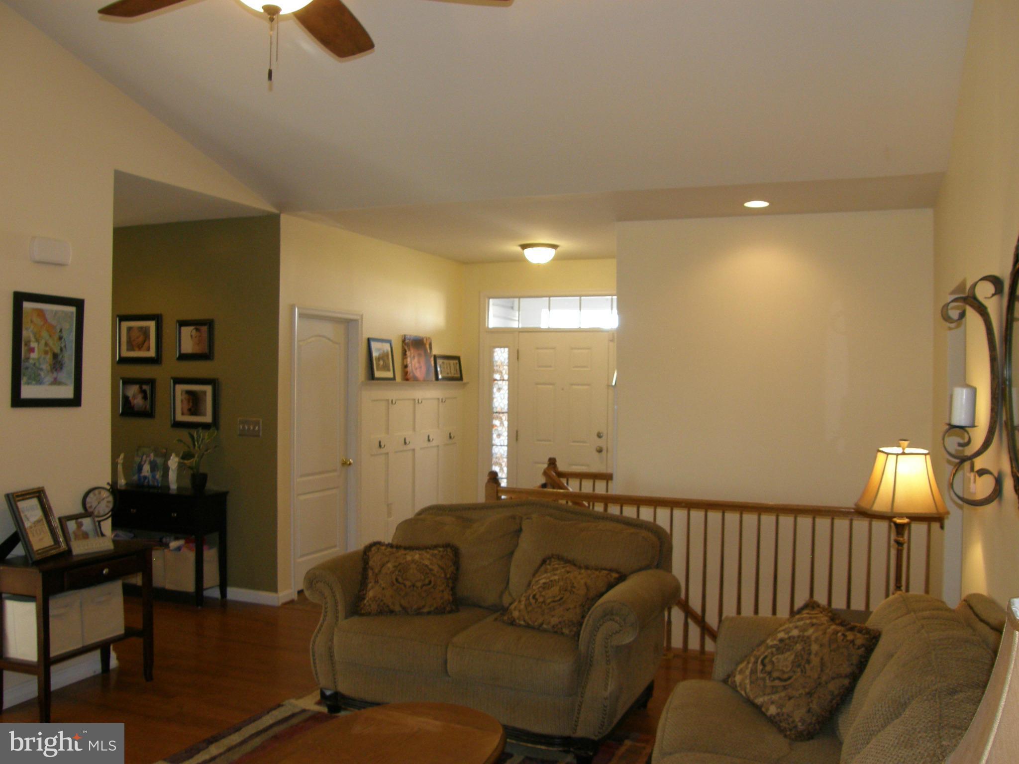 587 Hunters Road Culpeper, VA 22701 - Photo 5 of 30 Living Room