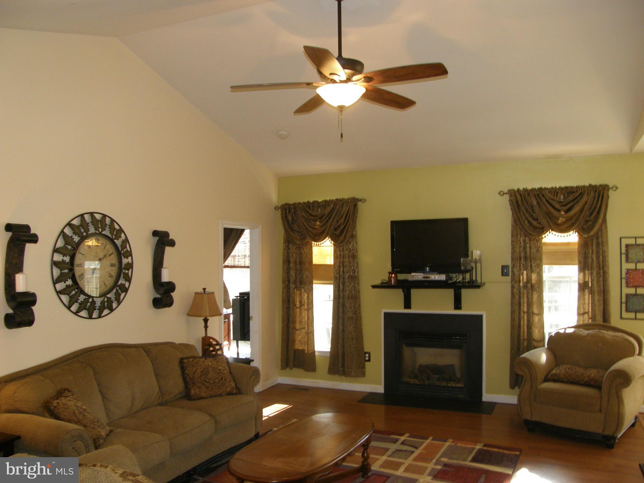 587 Hunters Road Culpeper, VA 22701 - Photo 7 of 30 Living Room