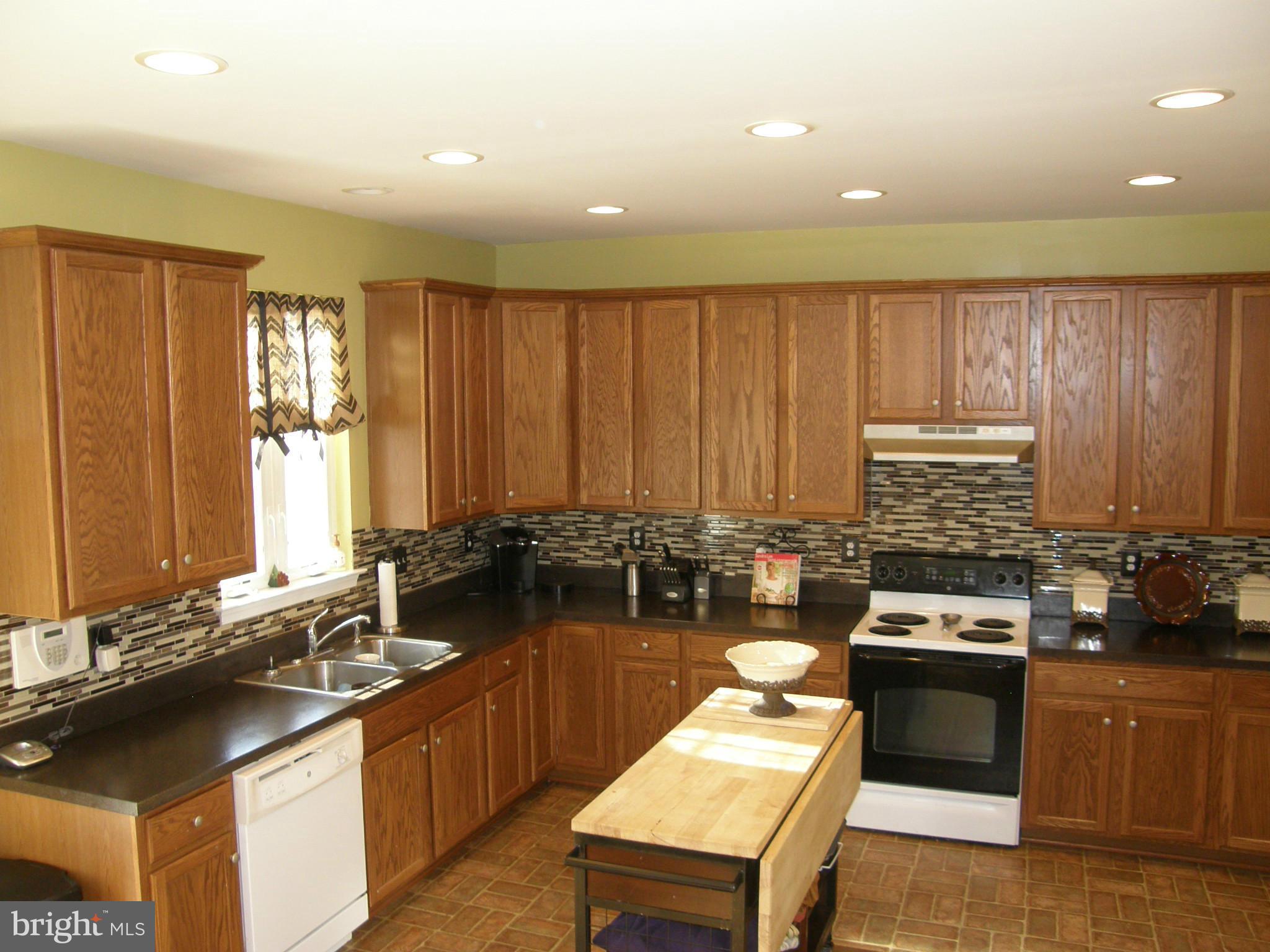 587 Hunters Road Culpeper, VA 22701 - Photo 10 of 30 Kitchen