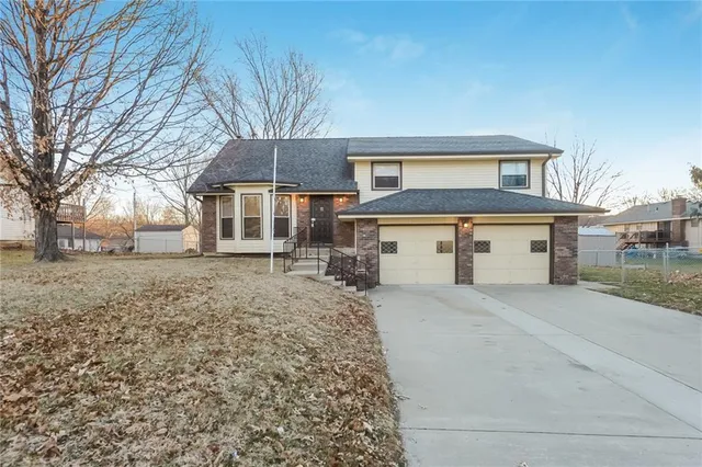 $2,095 | 3025 South 14th Street, Leavenworth, KS 66048