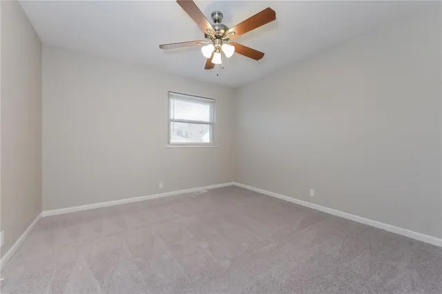 $2,095 | 3025 South 14th Street, Leavenworth, KS 66048