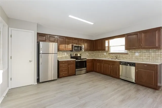 $2,095 | 3025 South 14th Street, Leavenworth, KS 66048