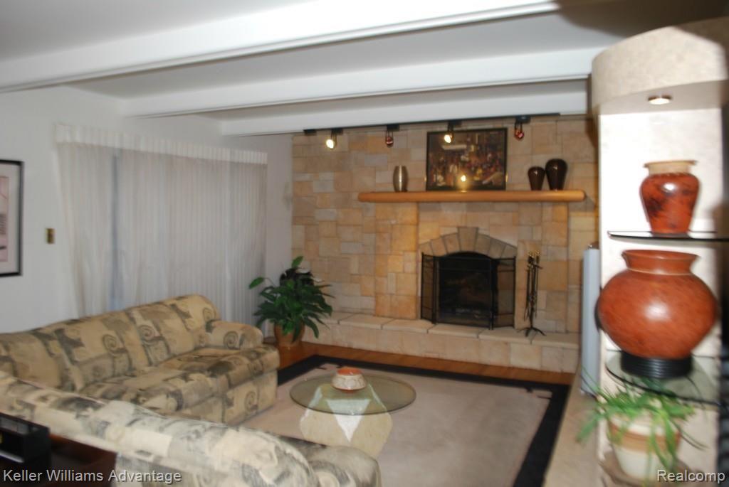 29806 West Eleven Mile Road Farmington Hills, MI 48334 - Photo 6 of 33