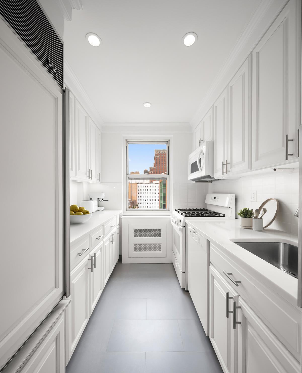 233 East 69th Street, Unit 17G Manhattan, NY 10021 - Photo 6 of 14