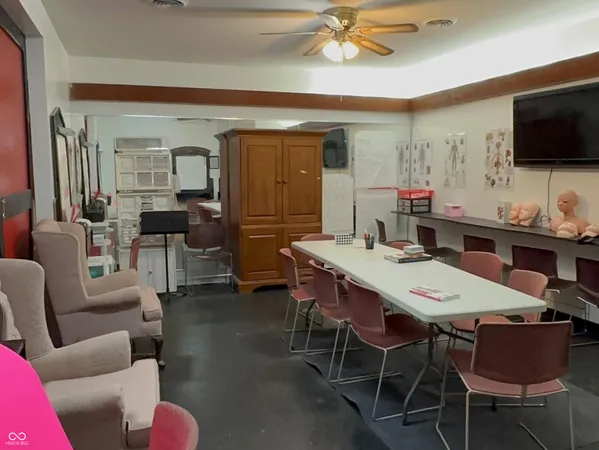 $299,250 | 455 West Springhill Drive, Terre Haute, IN 47802