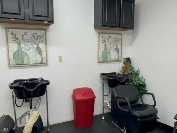 $299,250 | 455 West Springhill Drive, Terre Haute, IN 47802