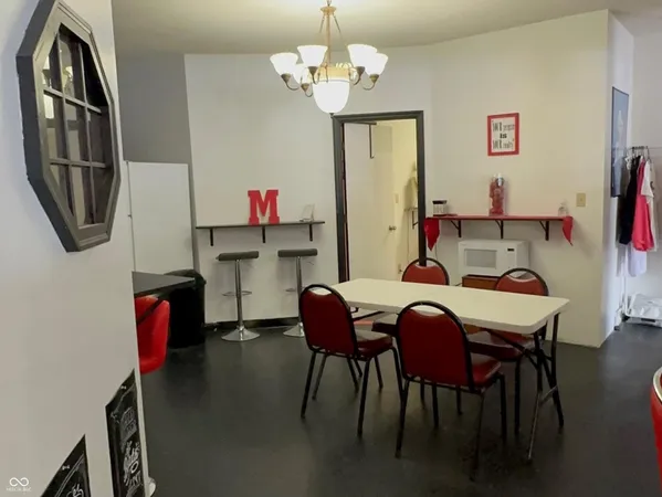 $299,250 | 455 West Springhill Drive, Terre Haute, IN 47802