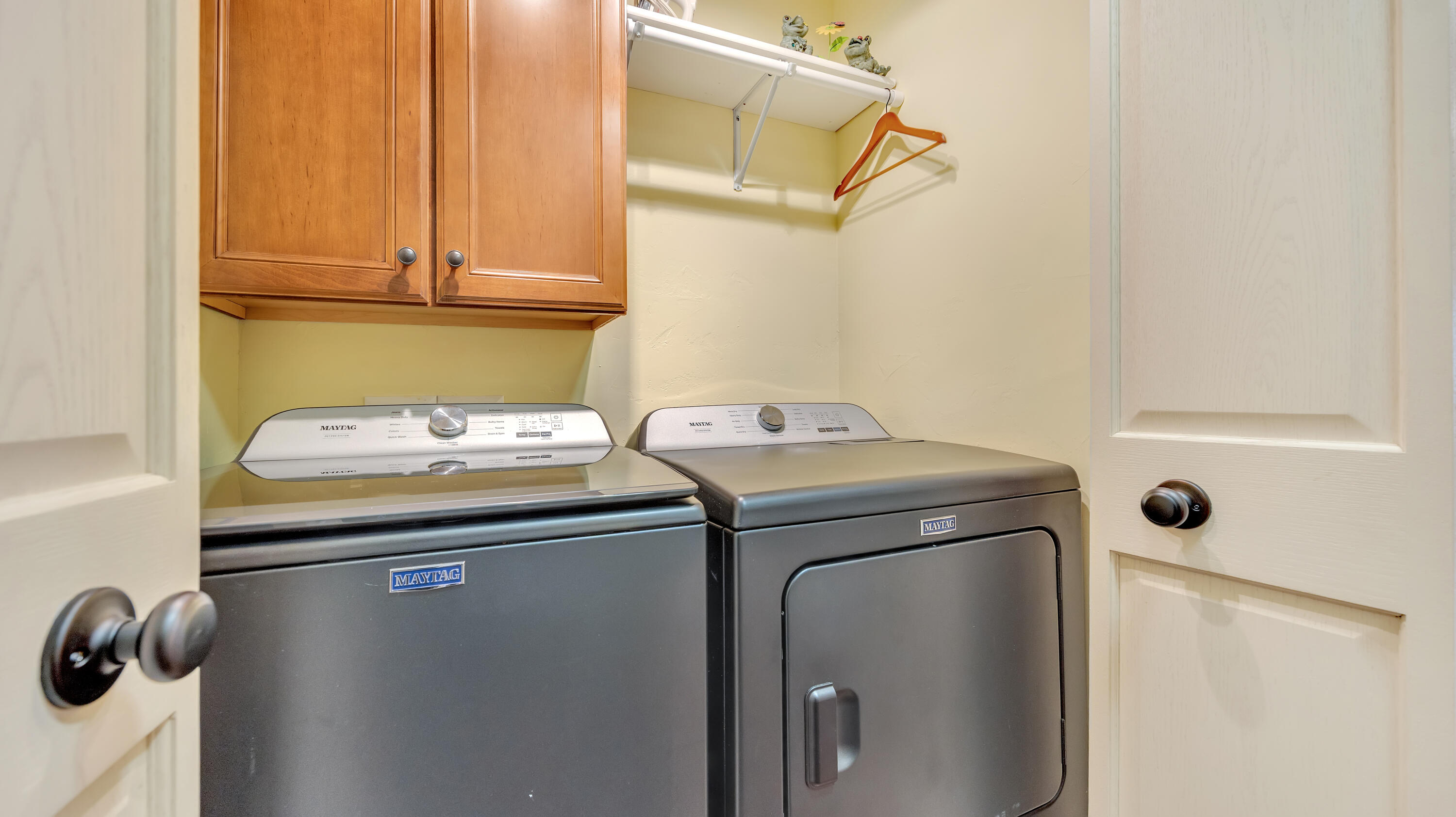 436 Maple Leaf Court Manitowoc, WI 54220 - Photo 14 of 38 Laundry